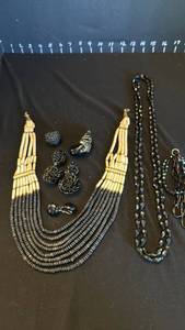 lot 1208 image: Womens jewelry including ring