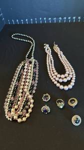 lot 1209 image: Womens jewelry including ring