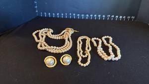lot 1211 image: Womens jewelry