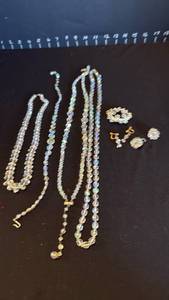lot 1218 image: Womens jewelry