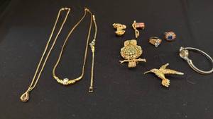 lot 1221 image: Womens jewelry including watch and rings