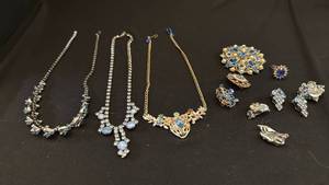 lot 1222 image: Womens jewelry including ring