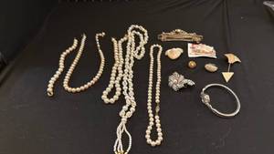 lot 1225 image: Womens jewelry including watch