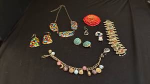 lot 1233 image: Womens jewelry