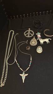 lot 1240 image: Womens jewelry including ring