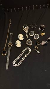 lot 1243 image: Womens jewelry including rings and watch