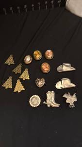 lot 1244 image: Button covers