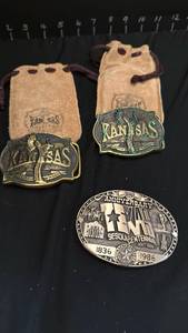 lot 1246 image: Belt buckles