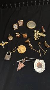 lot 1248 image: Men pocket watch and jewelry