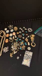 lot 1251 image: Womens jewelry and craft items