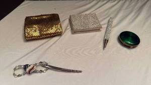 lot 1260 image: Beaded walletcoin, notebook and pen set and more