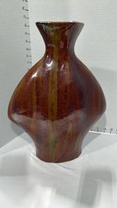 lot 2006 image: Decorative pottery vase 16x12