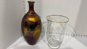 lot 2010 image: 2 decorative vases largest 13 inches tall
