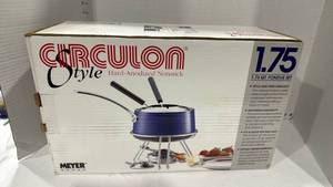 lot 2016 image: Circulon Style nonstick 1.75 qt fondue set never used