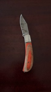 lot 113 image: Handmade Damascus Steel 109515N20 3 Folding Pocket Knife with Black Embossed Sheath