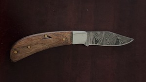 lot 114 image: Handmade Damascus Steel 109515N20 3 Folding Pocket Knife with Sheath