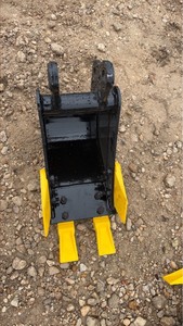 lot 262 image: Unused MINI Excavator Bucket with Teeth
