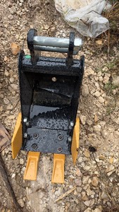 lot 703 image: Unused MINI Excavator Bucket with Two Mounting Pins and Teeth 20cm