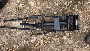 lot 706 image: Unused Black Hydraulic Clamp Attachment with Two Hoses and Mounting Pins