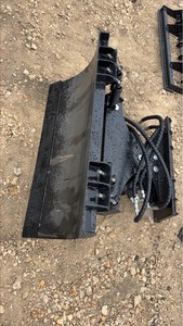 lot 711 image: Unused MINI Skid Steer Hydraulic Angle Blade Attachment with Quick-Attach Plate and Hoses