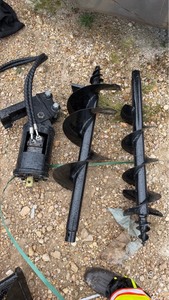 lot 716 image: Unused MINI EXCAVATOR Hydraulic Auger Drive Motor with Two Auger Bits