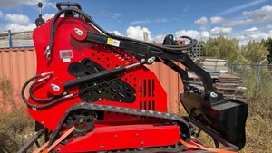 lot 1115 image: Unused Compact Track Loader Skid Steer with Bucket Attachment