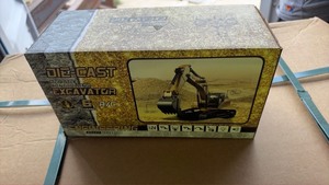 lot 1136 image: Unused SDLANCH Die-Cast Remote Control Excavator 124 6 Channel RC