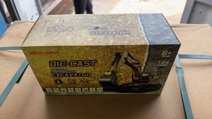 lot 1139 image: Unused SDLANCH 124 Die-Cast Remote Control Excavator 6 Channel RC