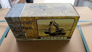 lot 1142 image: Unused SDLANCH Die-Cast Remote Control Excavator 124 6 Channel RC