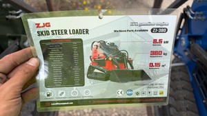 lot 2009 image: Unused GREEN ZJG Skid Steer Loader 8.5 kW 0.15 m3 Bucket ZJ-380