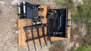 lot 2105 image: Unused MINI Excavator Attachment SET OF 5