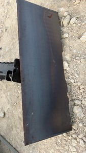 lot 4060 image: Unused Skid Steer 70lbs Quick-Attach Mounting Plate