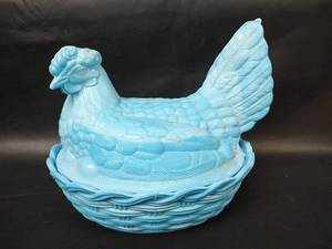lot 5 image: Vintage Hen on Nest Dish (see makers mark)