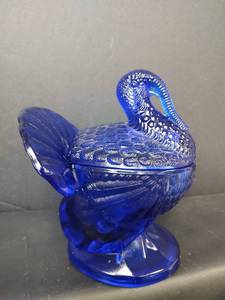 lot 8 image: Vintage Tom Turkey Dish (see makers mark)