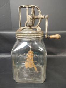 lot 11 image: Vintage Dazey Churn, No. 40 Hand Crank Churn, Patented Feb 14, 22, Made in USA