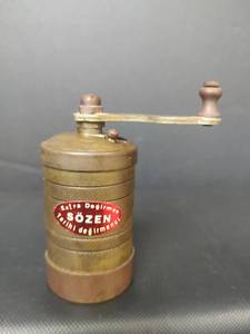 lot 15 image: Vintage Brass Sozen Extra Digirmen Hand Crank Spice Grinder, Made in Turkey