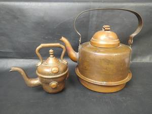 lot 21 image: Vintage Copper Kettles with Lids