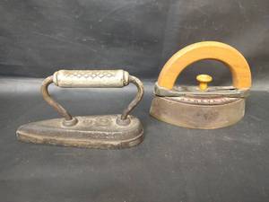 lot 27 image: Vintage Sad Irons