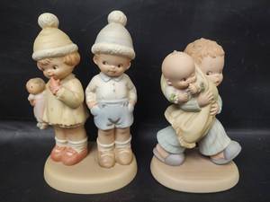 lot 31 image: Vintage Enesco Memories of Yesterday, Too Shy for Words and The Future-God Bless Em