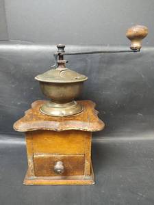 lot 34 image: Vintage Hand-Crank Coffee Grinder 9.5 tall