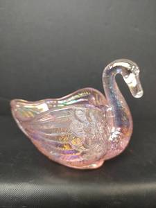 lot 43 image: Vintage Iridescent Pink Swan, See Makers Mark