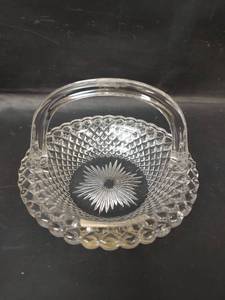 lot 46 image: Vintage Clear Glass Basket with Handle