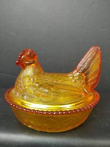 lot 47 image: Vintage Hen on Nest Covered Dish with Lid, See Makers Mark