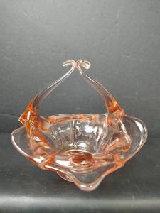 lot 48 image: Vintage Pink Glass Handled Basket Bowl