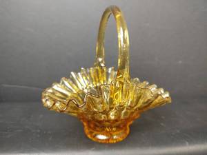 lot 51 image: Vintage Amber Glass Basket with Ruffled Rim