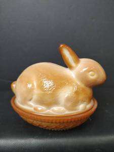 lot 54 image: Vintage Fenton 100th Anniversary Rabbit Covered Dish