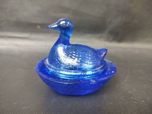 lot 58 image: Vintage Blue Duck-Shaped Covered Dish with Nest Base