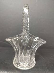 lot 73 image: Vintage Clear Glass Basket with Handle