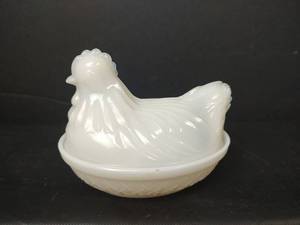 lot 75 image: Vintage Hen on Nest Covered Dish, White, See Pic for Damage