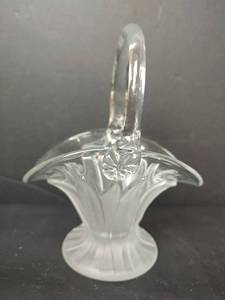 lot 76 image: Vintage Clear and Frosted Basket with Handle, Petal-Pattern Base